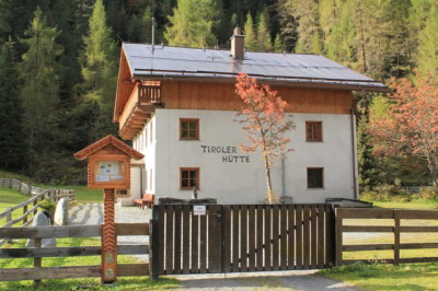 Tiroler Hütte im Herbst